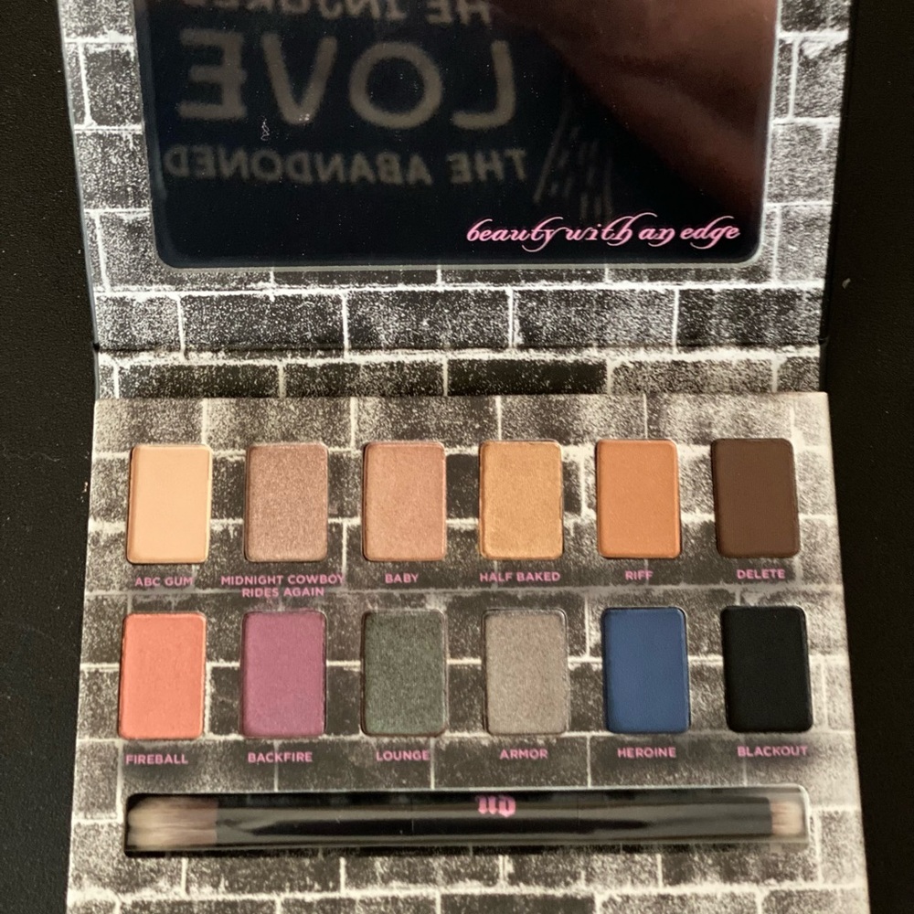 Urban Decay Nocturnal Shadow Box with Pink Highlights